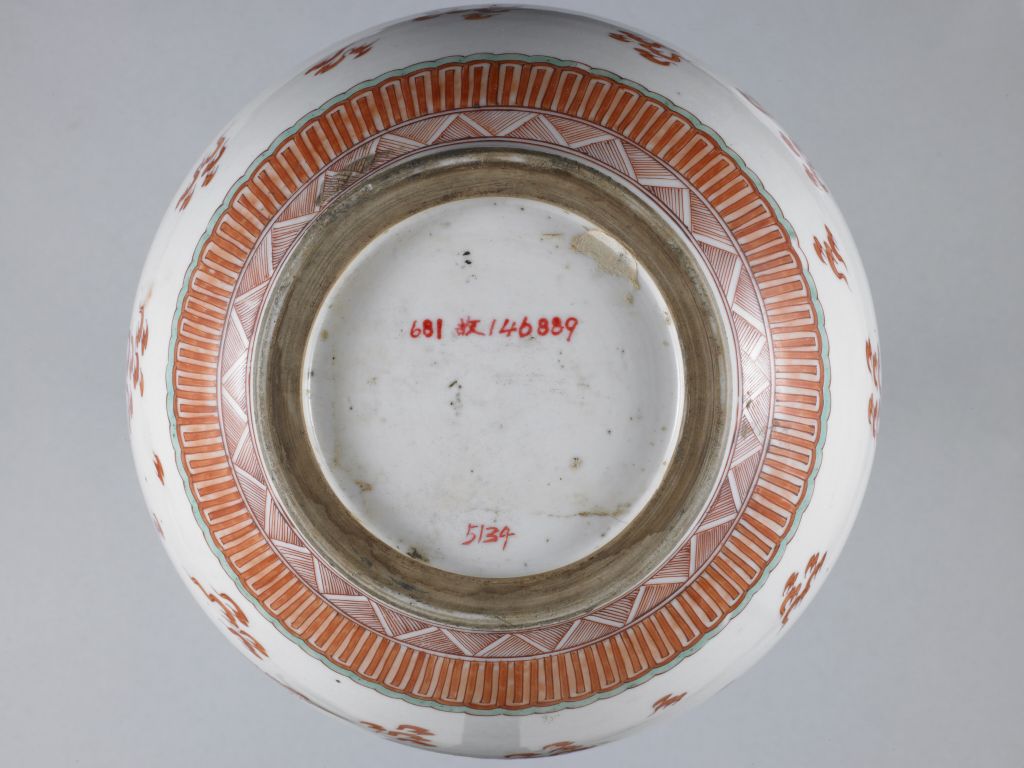 图片[3]-Straight neck bottle with alum red color and gold cloud dragon pattern-China Archive